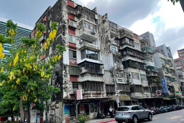 台北市推動整建維護，就外牆拉皮、結構補強每棟補助金額加碼100萬元，最高上限500萬元。