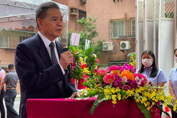 台北民生地區最大規模都更案「中工碧硯閣」舉行上梁典禮，由中華工程董事長陳瑞隆主持。