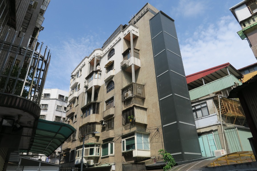 永和區35年老公寓完成增設電梯。(新北市都更處提供)