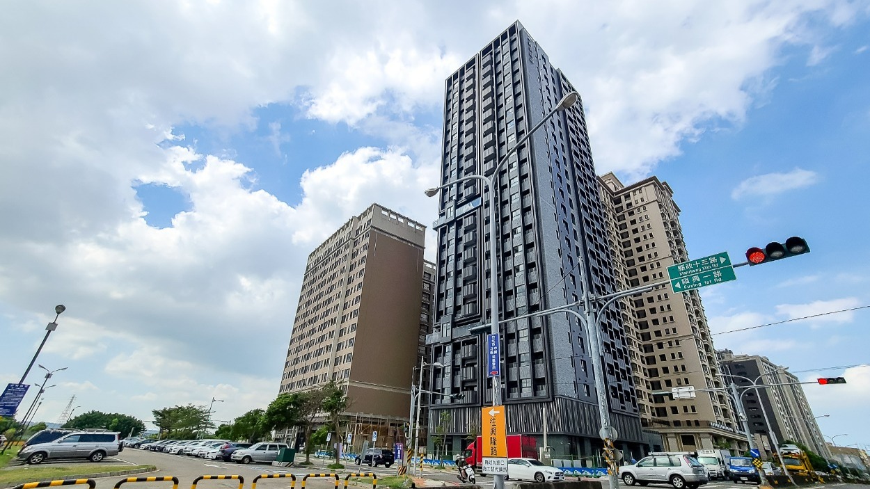 新竹縣的住宅大樓加上車位房價，穩居全台第二高的都會區。(資料照)