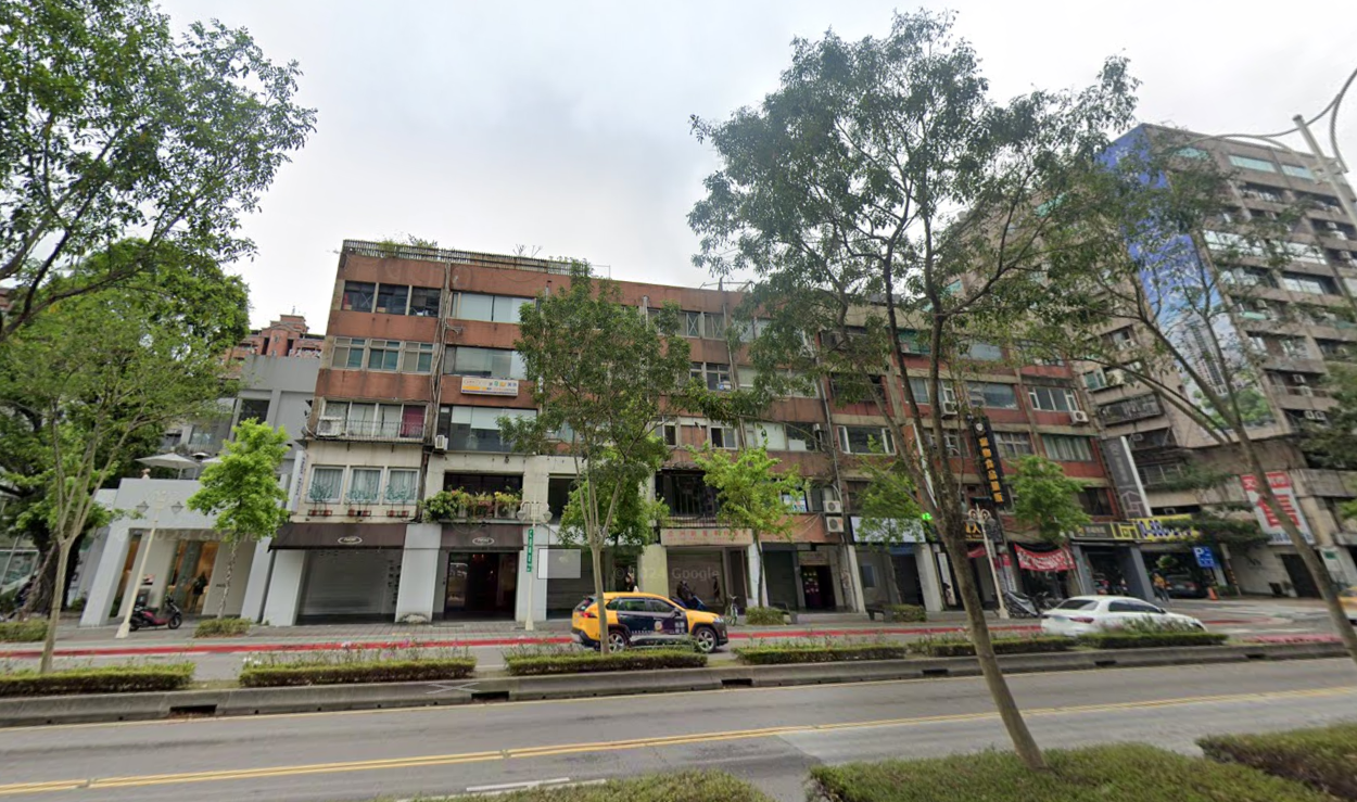 大安區信義路四段一處老公寓被私法人收購，成為近兩年店面單價王。(截自googlemap)