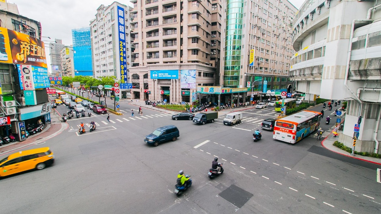 全台交易熱門的前10名路段，其中，新北市中和區的景平路以交易量266件奪得榜首。(圖/永慶房屋提供)