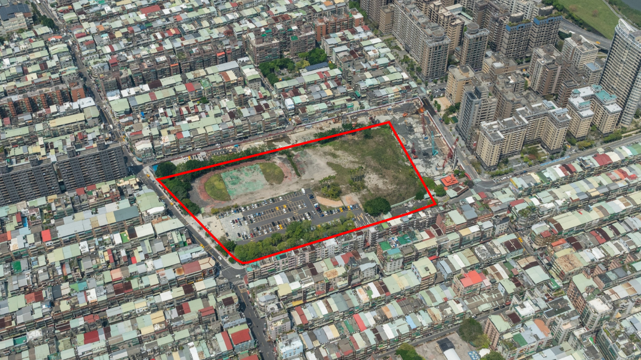 三重區原碧華國中舊址計畫打造成為結合高齡醫養和居住的銀新未來城。(圖/新北市都發局提供)