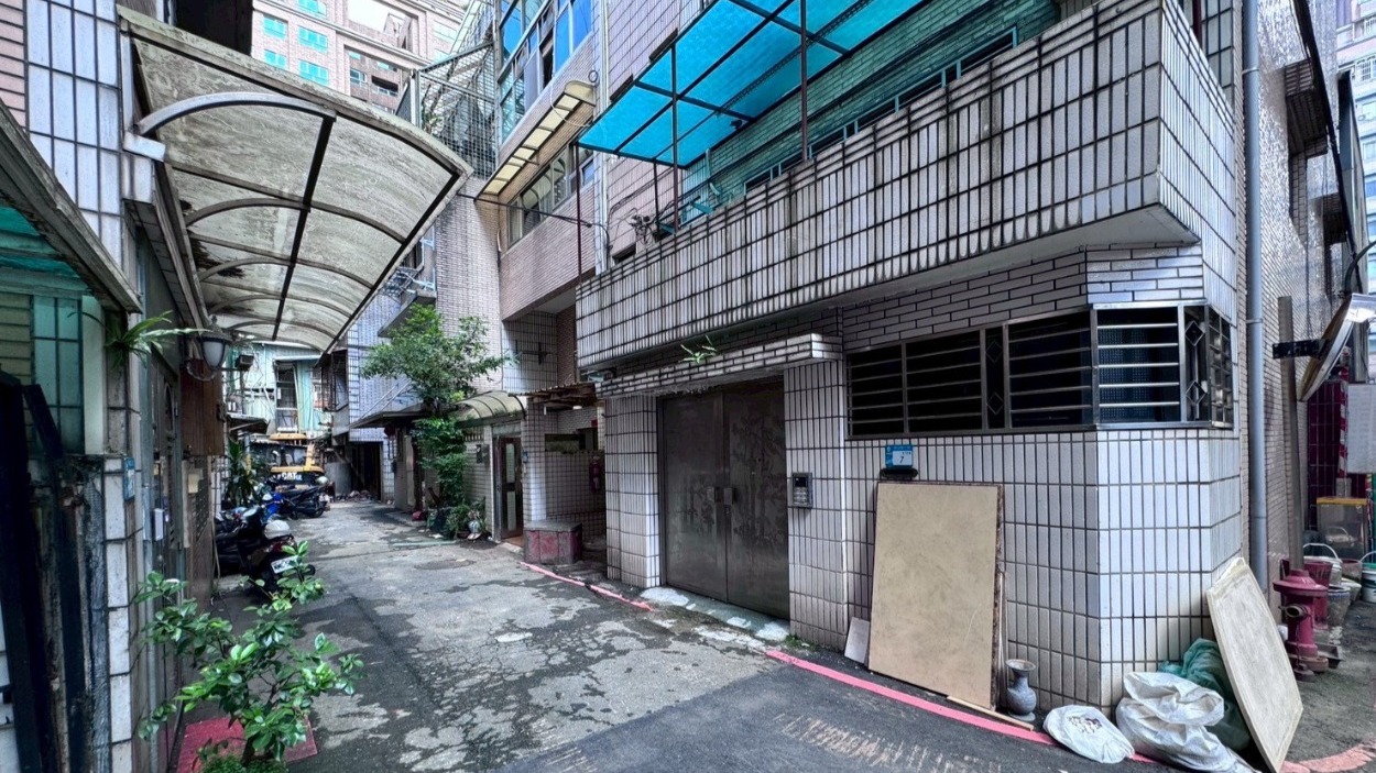 位於板橋「富豪社區」為新北市府重要輔導海砂屋社區,準備要拆除重建。(圖/新北市更新處提供)