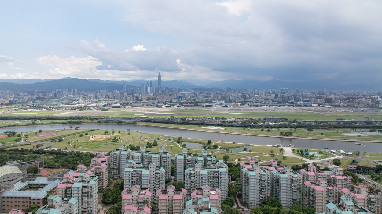台北市今年上半年共遷出3.3萬名人口,可塞滿三座小巨蛋。(資料照)